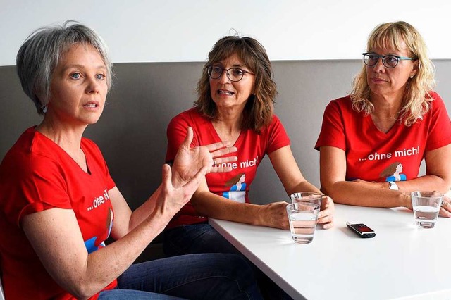 Gabi Schmidhuber, Rita Ambs und Evelin...von links) fordern Gleichberechtigung.  | Foto: Thomas Kunz