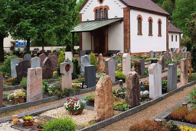 Groteil des Friedhofsbodens in Brombach hlt Verwesungsprozess auf