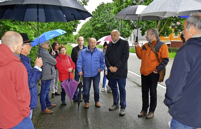 Groes Interesse bei der Stadtteilrund...rmeister und Vertretern der Verwaltung  | Foto: Dieter Erggelet