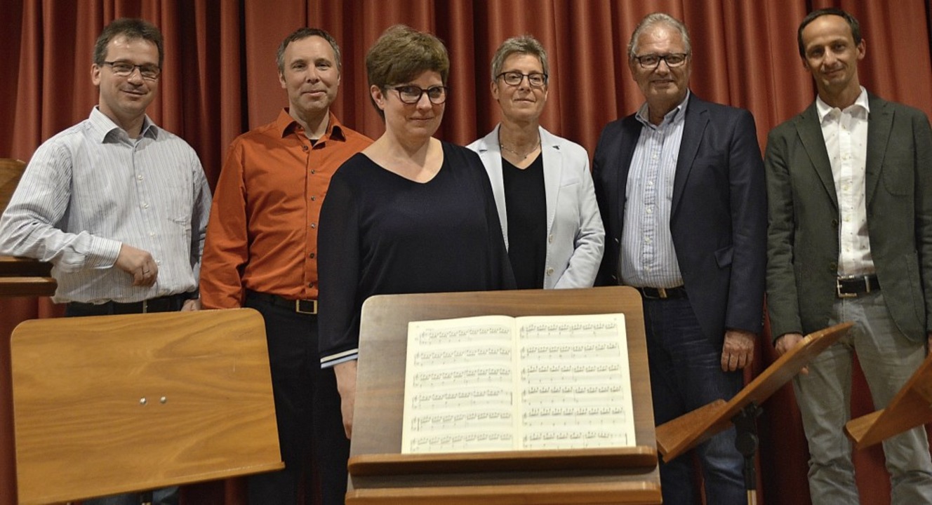 Der Vorstand (von links) Gnther Hle...Burger und Schulleiter Bernward Braun   | Foto: Horatio Gollin