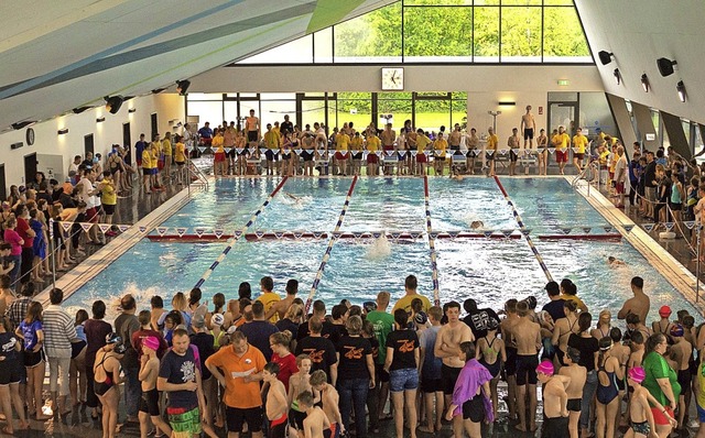 Blick ins volle Denzlinger Bad whrend des Wettkampfs   | Foto: DLRG-Jugend