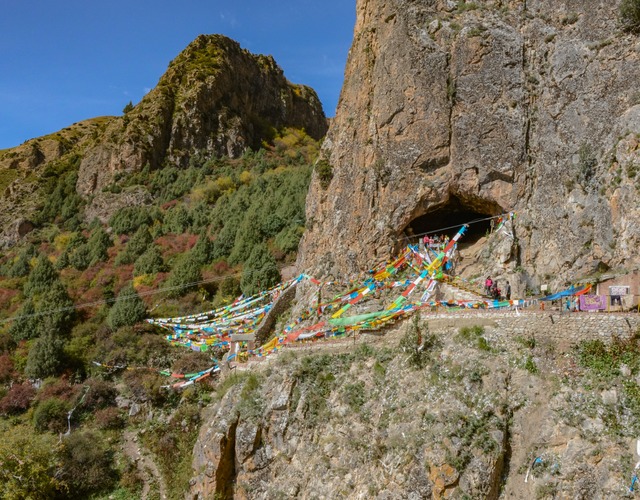 Die Baishiya Hhle, in fast 3300 Meter...t des verrterischen Denisova-Kiefers.  | Foto: Dongju Zhang, Lanzhou University