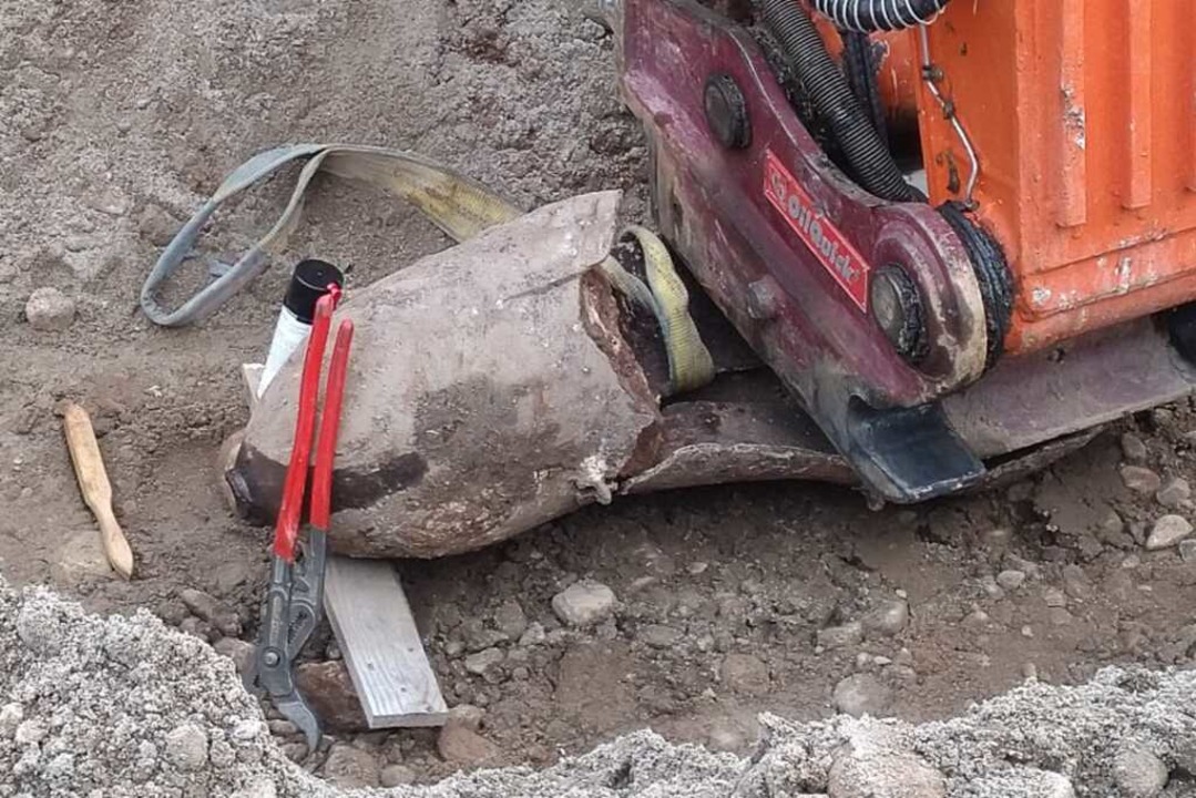 Bei Baggerarbeiten wurde die Bombe ent... die zum Teil bereits aufgeplatzt ist.  | Foto: Nils Karpfinger / Kult Gmbh & Co. KG, Oberried