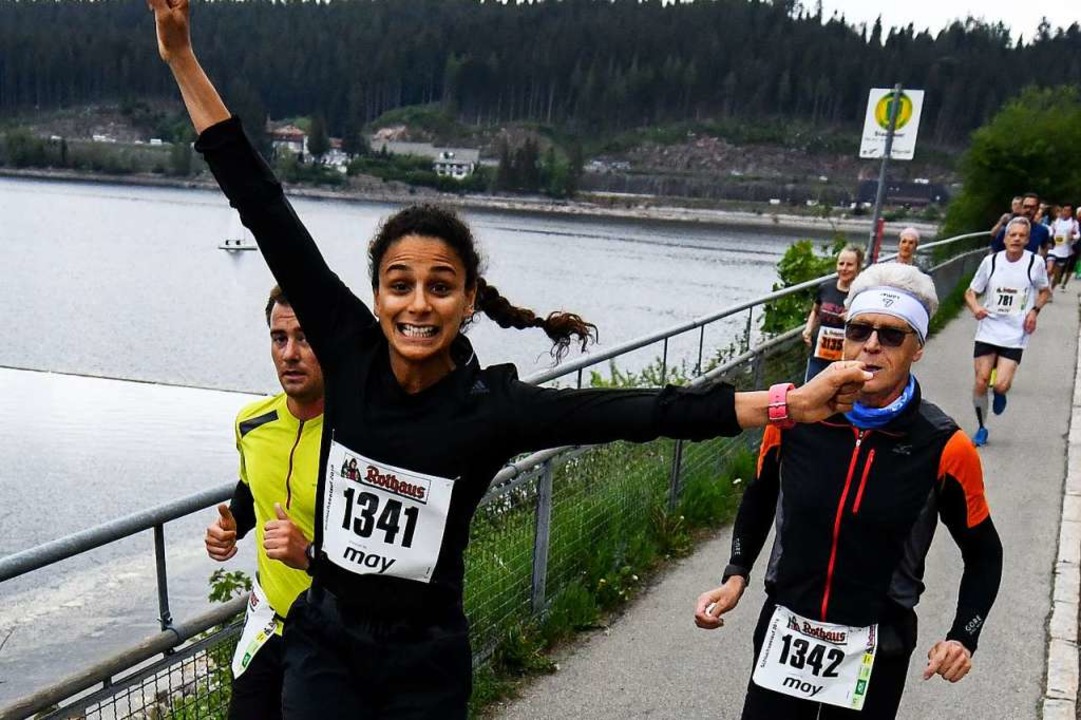18,2 Kilometer: Beim Schluchseelauf rennen die Teilnehmer einmal um den See.  | Foto: Patrick Seeger
