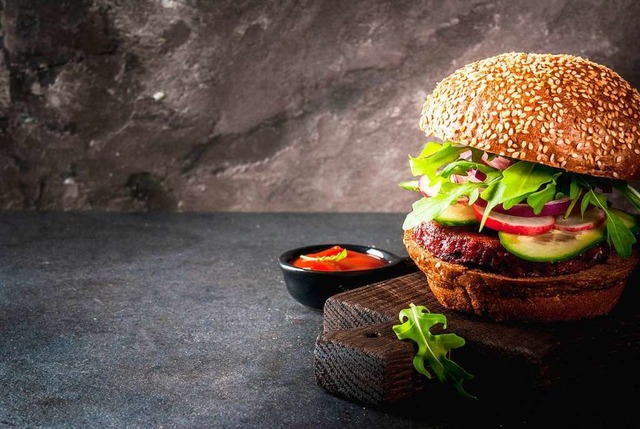 Fleischlos lecker und fantastisch viel...Wie man Veggie-Burgern Biss beibringt.  | Foto: ricka kinamoto/Stock.adobe.com