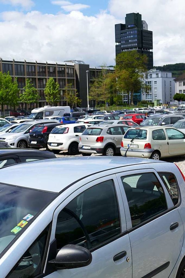 Die rund 400 Parkpltze auf dem Areal Alte Weberei Conrad werden bald weichen.  | Foto: Gerigk