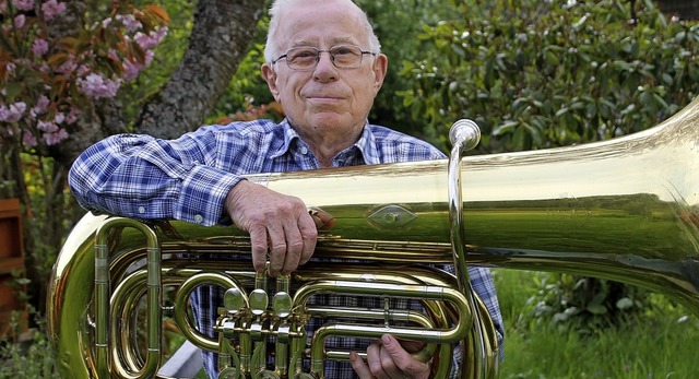 Walter Kaiser musiziert seit 70 Jahren.   | Foto: Cornelia Liebwein