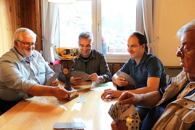 Ein Teil der Hofsgrunder Cego-Freunde ...nn,  Andreas Gutmann und Hermann Kenk   | Foto: Erich Krieger