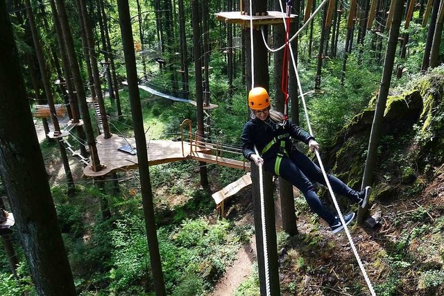 Zahlreiche Seile und Plattformen erfor... Testern Felix Held und Nina Witwicki.  | Foto: Felix Held