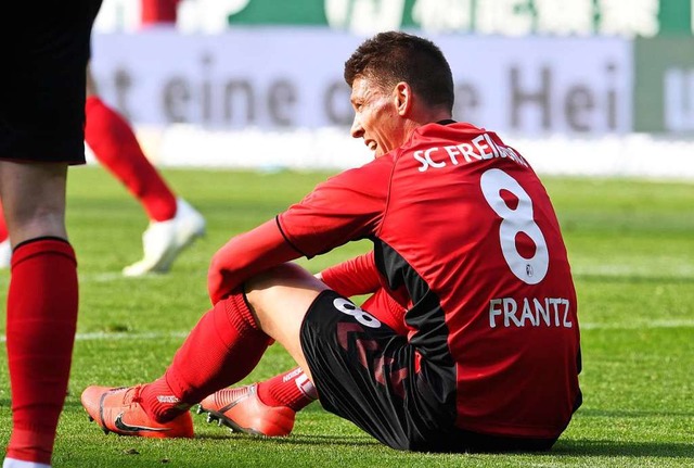 Mike Frantz (hier nach der Niederlage gegen Werder Bremen).  | Foto: dpa