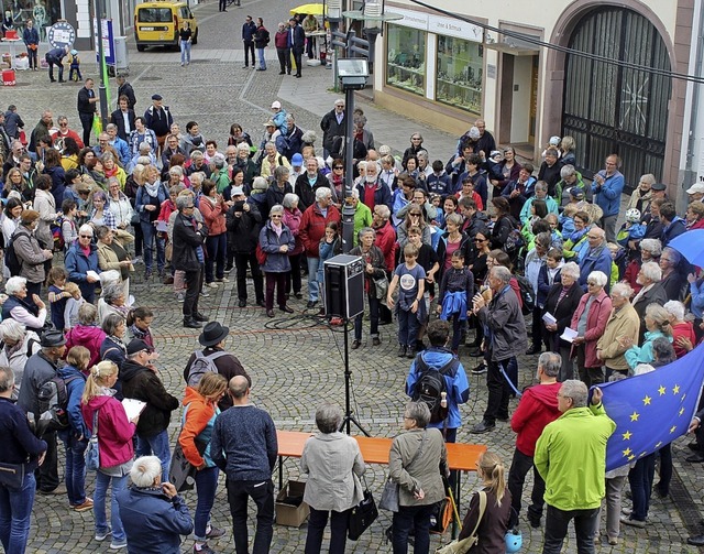 Freude, schner Gtterfunke: Ein Flash...auf dem Emmendinger Marktplatz statt.   | Foto:  jae