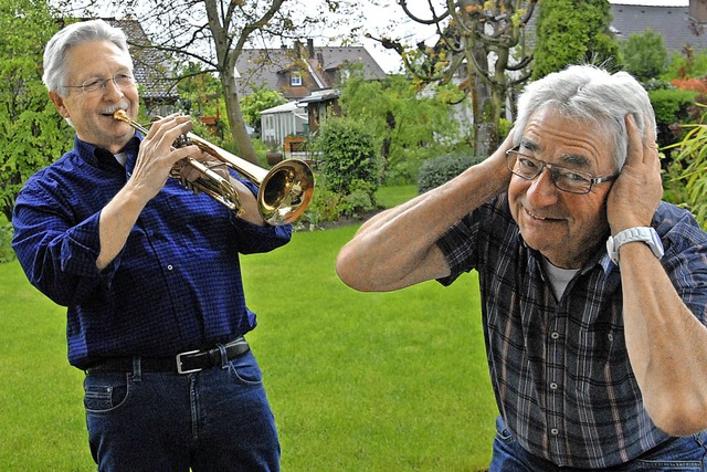 Gnter belin (links ) und  Karlfrieder Jlle haben Spa beim Musizieren.   | Foto: Leony Stabla