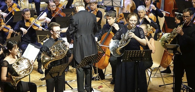 Als Hornsolisten glnzten (von links) ...num unter Leitung von Julian Gibbons.   | Foto: Roswitha Frey