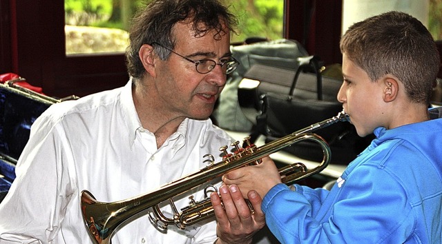 Kennenlernen und Ausprobieren standen ...tenvorstellung der Jugendmusikschule.   | Foto: Gerd Leutenecker