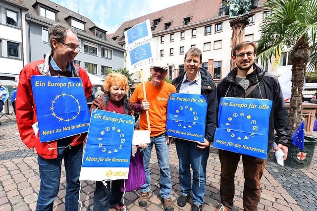 Demonstrierten bei der anderen Europa-...intergrund ist das Glcksrad zu sehen.  | Foto: Rita Eggstein