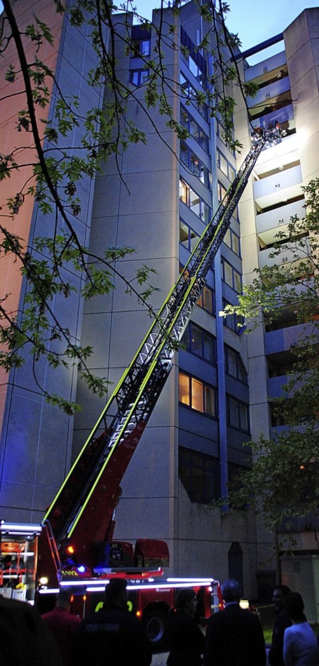 Ganz oben im Carat-Hotel war der Einsatz der Feuerwehr.   | Foto: Sedlak