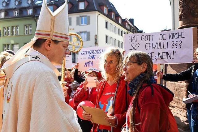 Hunderte Katholikinnen demonstrieren fr Zulassung von Frauen zum Priesteramt
