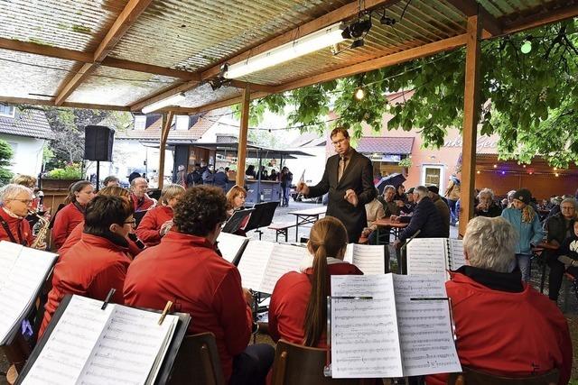 Trotz Regen Feierlaune beim St. Georgener Weinfest