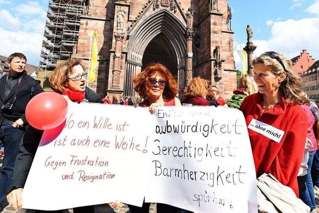 Demonstrierende beim Freiburger Kirchenstreik: 