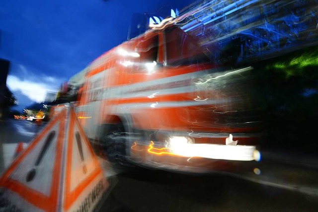 Zwei Brnde haben die Feuerwehr am Sam...rand in der Hammerstrae (Symbolbild).  | Foto: dpa