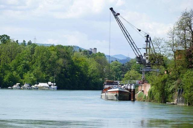 lschlieren im Rhein bei Rheinfelden – Feuerwehr sucht Ursache per Drohne