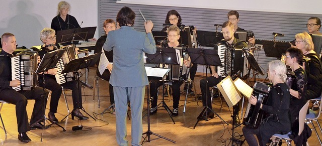 Ein Teil der Musiker beim Konzert im Brgerhaus  | Foto: Jrg Schimanski