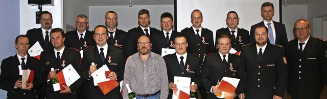 Ehrungen bei der Feuerwehr Wutach (hin...rwehrgesamtkommandant Andreas Kaiser.   | Foto: Mann