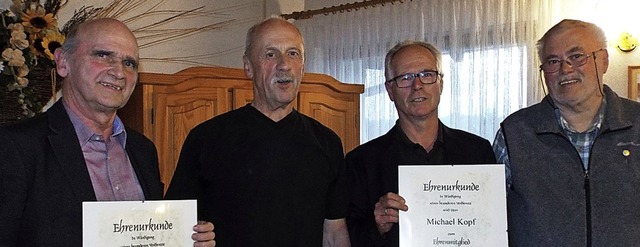 Foto: Manfred Eichhorn (links) und Mic...5 Jahren Mitglied des SV Heiligenzell.  | Foto: Astrid Heitzmann