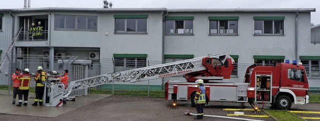 Bei einer interkommunalen bung der Fe...olutions ein Fahrzeugbrand simuliert.   | Foto: Christine Weirich