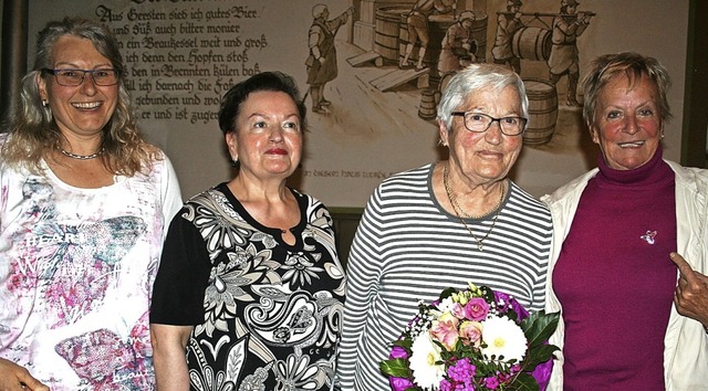 Die Landfrauengruppe Ihringen ehrte Mi... Verein schon lange die Treue halten.   | Foto: Elisabeth Jakob-Klblin