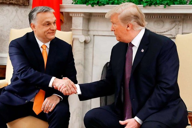 Zwei, die sich mgen und schtzen: Viktor Orban und Donald Trump.  | Foto: AFP