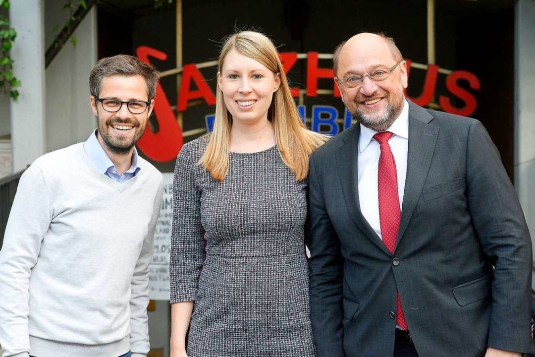 Julien Bender, Luisa Boos und Martin Schulz vor dem Freiburger Jazzhaus  | Foto: Ingo Schneider