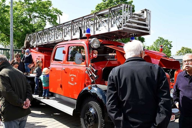 Die Feuerwehrfahrzeuge waren ein Hingucker fr alle Altersgruppen.  | Foto: Rita Eggstein