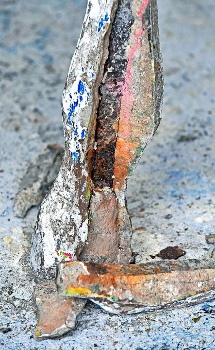 Das Eisen im Innern des Holbeinpferds begann zu rosten.  | Foto: Michael Bamberger
