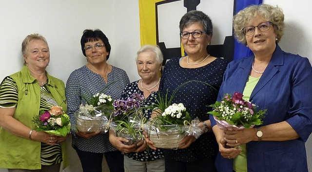 Ehrungen bei den Wasenweiler Landfraue...ista Kabis und Friederike Schlatterer.  | Foto: Susanne Bremer