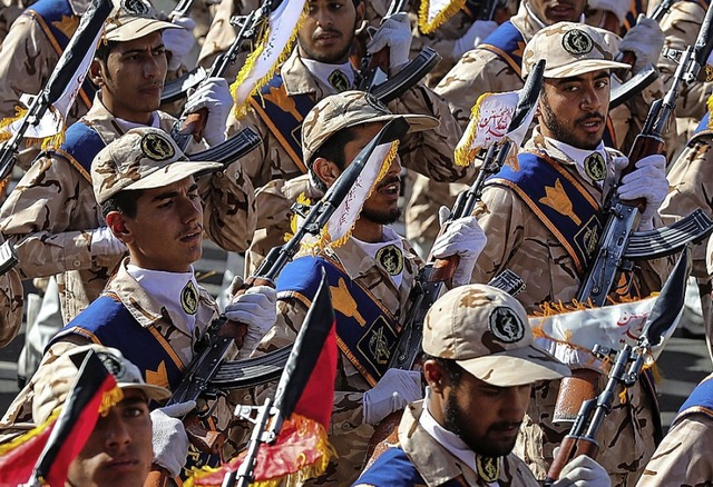 Militrparade im Iran   | Foto: DPA