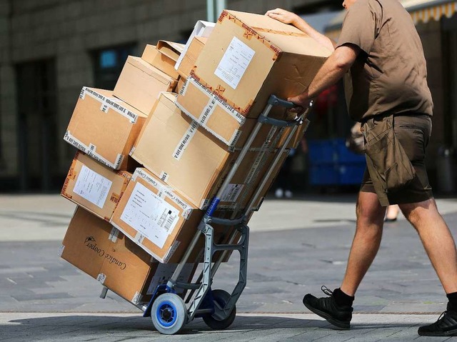 Die Spitzen von Union und SPD haben si...tsbedingungen von Paketboten geeinigt.  | Foto: dpa