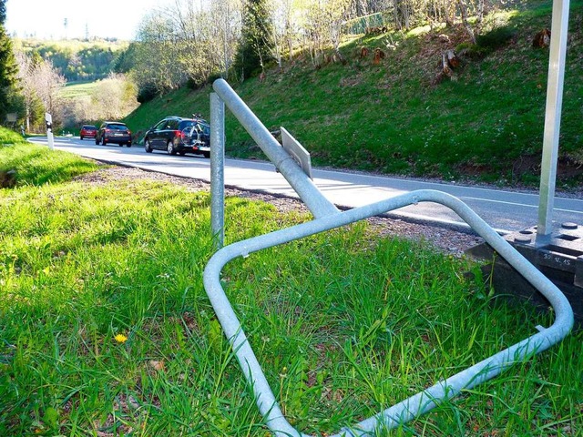 Die Halterung ist noch da, doch das Ortsschild von Muggenbrunn ist weg.  | Foto: Sattelberger