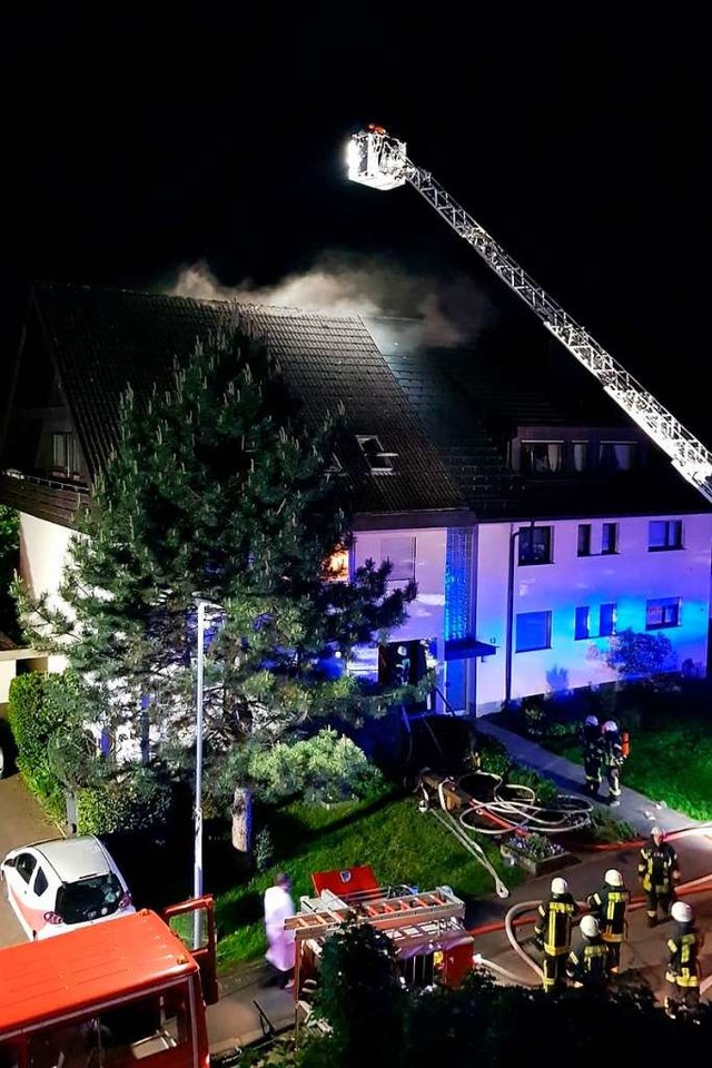Wohnhausbrand in der Alten Dorfstrae in Buchholz  | Foto: FFW