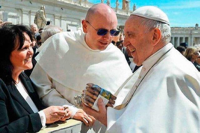 Brgermeisterin bringt dem Papst Lebkuchen aus Todtmoos