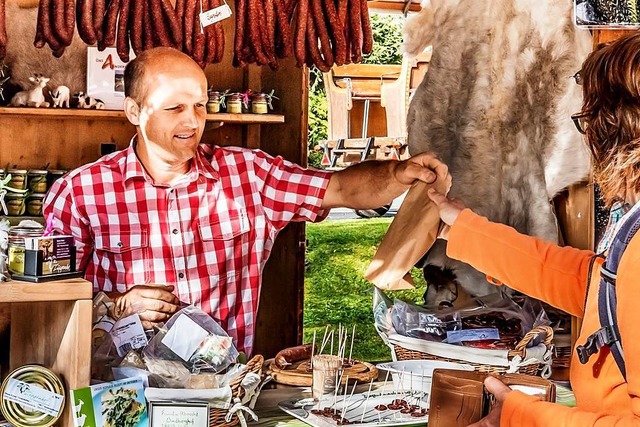 Hndler bieten am Sonntag beim  Naturp...erkaufsoffenen Sonntag ihre Waren an.   | Foto: K. Hannsen