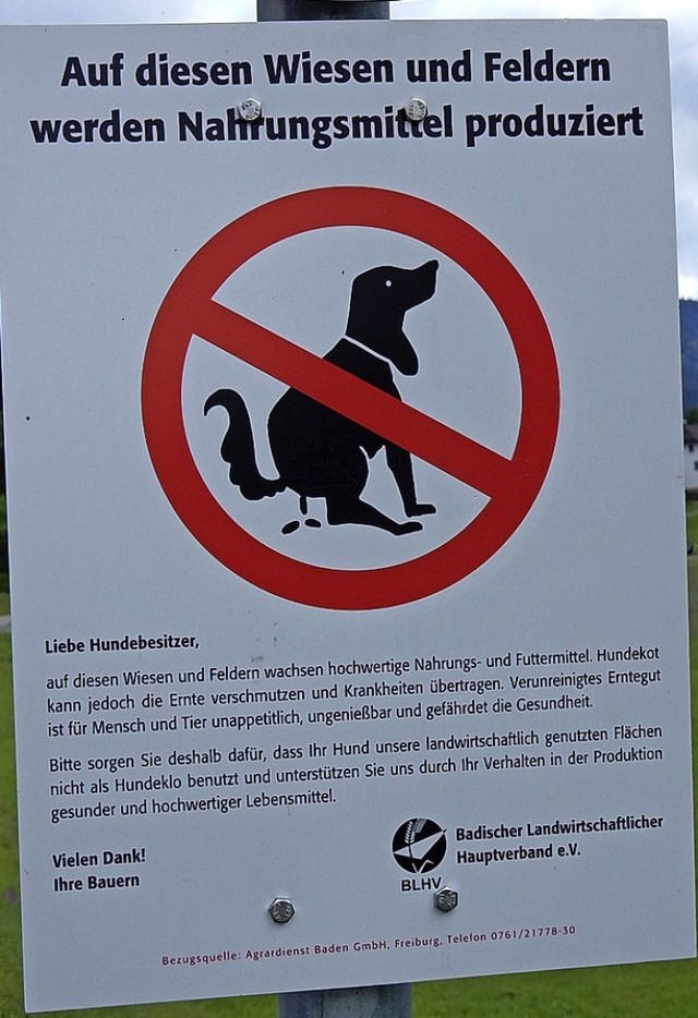 Da ntzen die besten Schilder nichts: Hundekot auf Feldern bleibt ein Problem.  | Foto: Kurt Meier