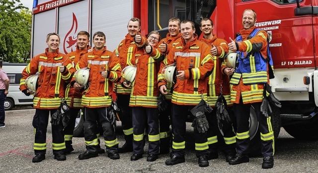 Feuerwehrangehrige aus den Abteilunge...heim das Leistungsabzeichen in Silber.  | Foto: Timo Graupe