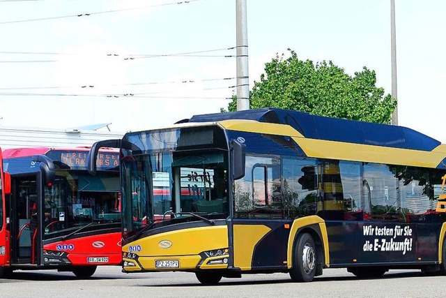 Noch in Gold und nicht im VAG-Rot: der Test-Bus aus Polen  | Foto: Ingo Schneider