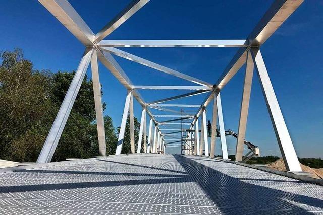 Rekordbrücke aus Aluminium überspannt ab Juni den Rhein