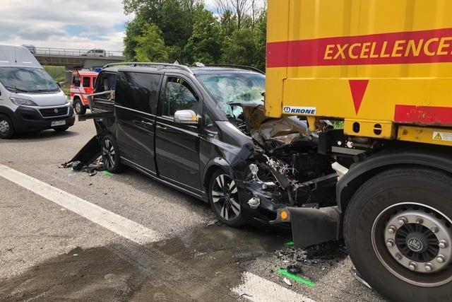 Nach schwerem Unfall ist die A 5 wieder freigegeben