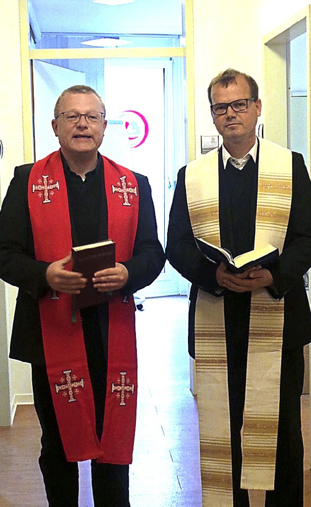 Stefan Meister (l.) und Oliver Wehrste... der Einweihung des Beratungszentrums   | Foto: Sozialstation