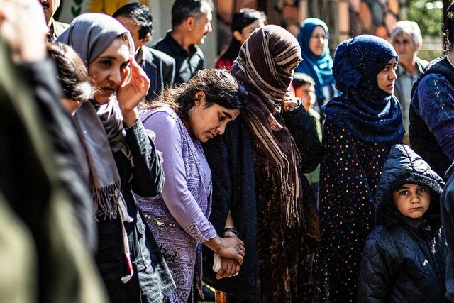 Jesidische Flchtlinge, die aus den Gebieten des IS gerettet wurden  | Foto: Delil Souleiman (AFP)