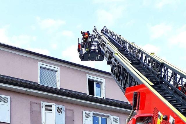 Wschetrockner gert in Brand, Frau verletzt sich beim Lschversuch