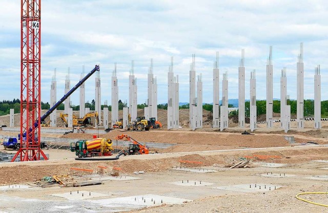 Das Stadion am Flugplatz wchst rasant.   | Foto: Ingo Schneider